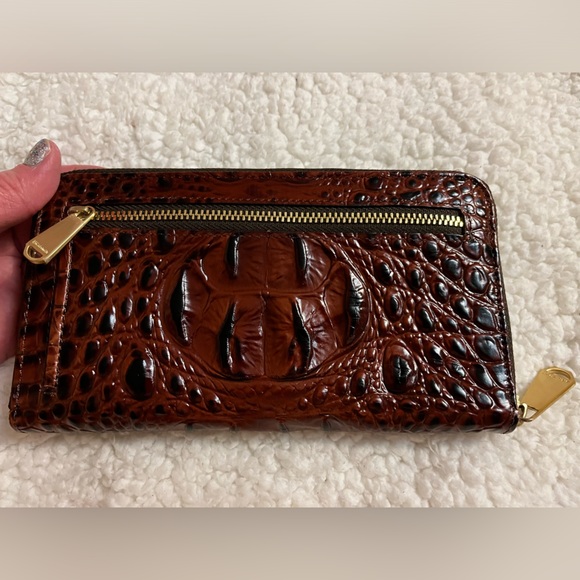 Brahmin wallet- LIKE NEW! - Picture 2 of 9